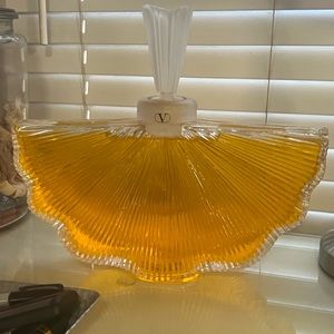 Huge Display Perfume Bottle Vendetta